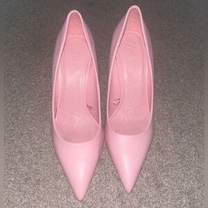 Great Condition. Light pink pointy toed pumps.